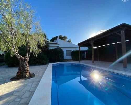 Chalet con piscina en Tres Cales