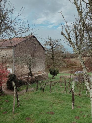 La ferme du pont de Maumy, cabane au bord de l'étang et bain nordique