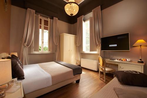 1 king bed, 1 twin bed