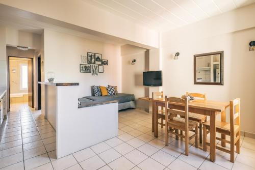 Shared lounge/TV area, Riviera Fueguina Apartments in Ushuaia