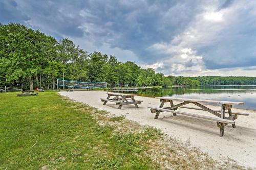 Big Bass Lake House with Resort Amenities! - image 2