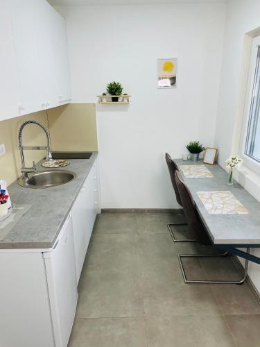 Konyha, Muki apartments in Surčin