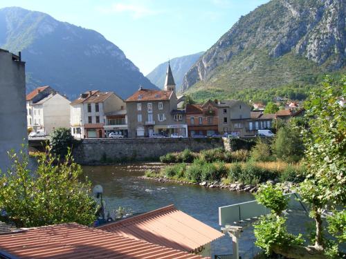 Logis Hôtel Restaurant de la Poste - Hotel - Tarascon-sur-Ariège