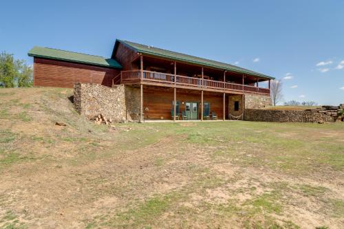 Mountain Views + Shared Pool: Ozarks Family Home in Fairfield Bay (AR)