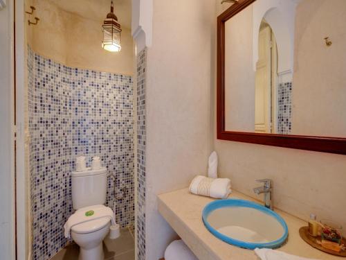 room detail thumbnail 2