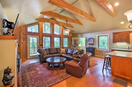Mountain View Boone Home Close to Blue Ridge Pkwy! in Blowing Rock, USA
