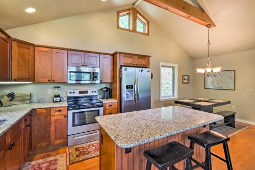 Mountain View Boone Home Close to Blue Ridge Pkwy! in Blowing Rock, USA