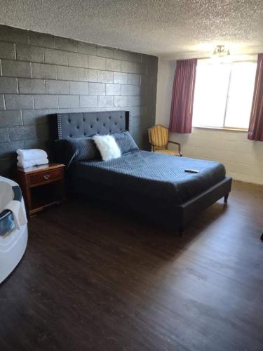 The Pines Motel - Accommodation - Saint Maries