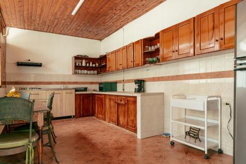 4 double beds, 2 twin beds