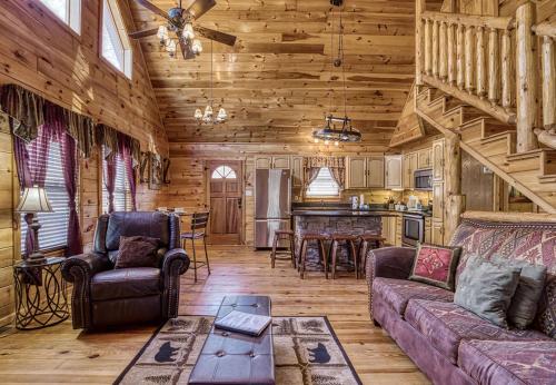 Wilderness Lodge, Hot Tub, Game Room, Pool Access, 560 FREE tickets each paid day in Wears Valley (TN)