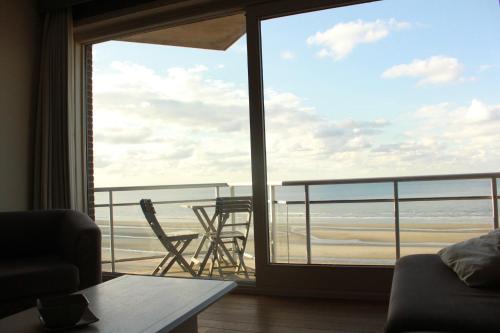  Appartement aan Zeedijk Nieuwpoort in Nieuwpoort