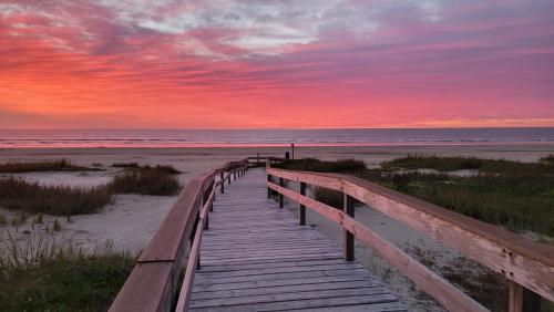 6 Bedroom plus Crows Nest with Beach View