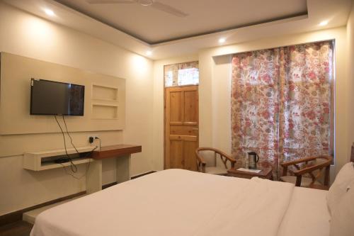 hotel apple blossom 2 minutes walking from Mall road – Manali, PA