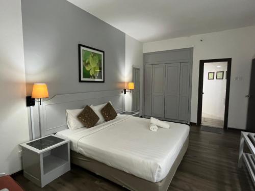 Paradise by the Sea in Penang by Veron at Rainbow Paradise