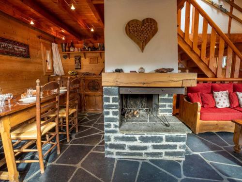 Chalet chaleureux près du centre avec cheminée et vue montagne - FR-1-688-4 (Chalet chaleureux pres du centre avec cheminee et vue montagne - FR-1-688-4) in โมเรล