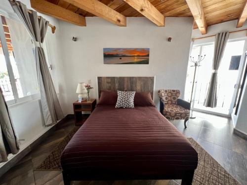 1 double bed, 1 twin bed