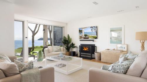 Paradiso Beach House in Salamander Bay