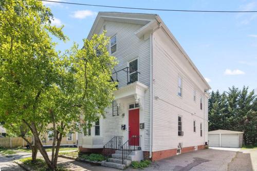 Modern 2 Bedroom in Downtown Providence.