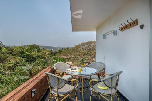 2Bed Stylish Home w Rooftop Pool nr Candolim Beach