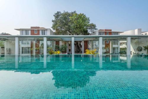 2Bed Stylish Home w Rooftop Pool nr Candolim Beach