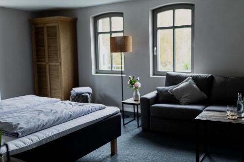 1 king bed, 1 sofa bed