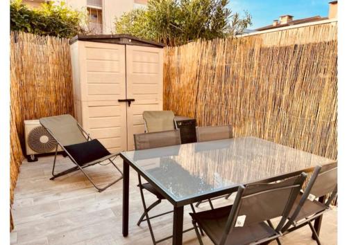 Logement rénové en résidence, climatisé, terrasse - Location saisonnière - Sanary-sur-Mer