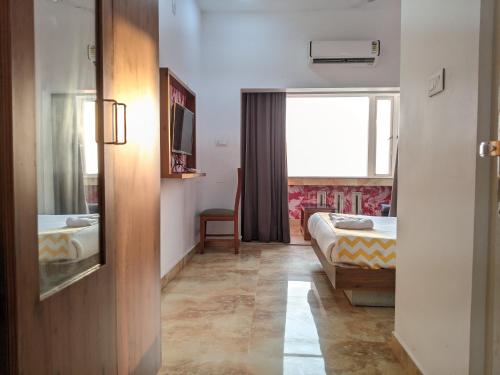 Deluxe Double Room with Sea View image 3