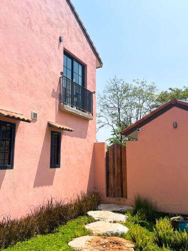 Pink Villa by Tubtao Sleepy Hill