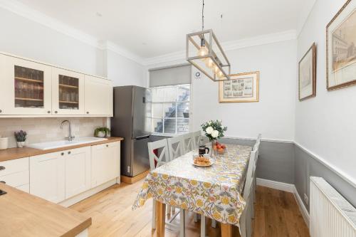 6 Bedroom City Centre Georgian Town House - Abbey & Baths-2 min walk, Bath (photo 6)