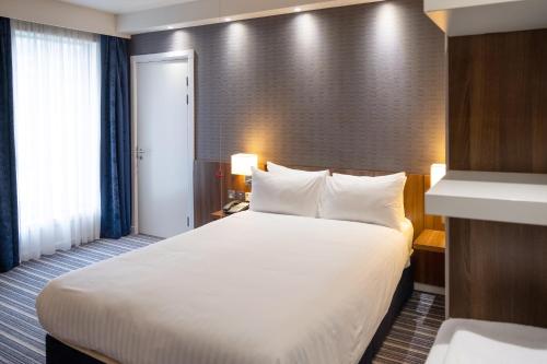 Holiday Inn Express Manchester City Centre Arena an IHG Hotel - image 11