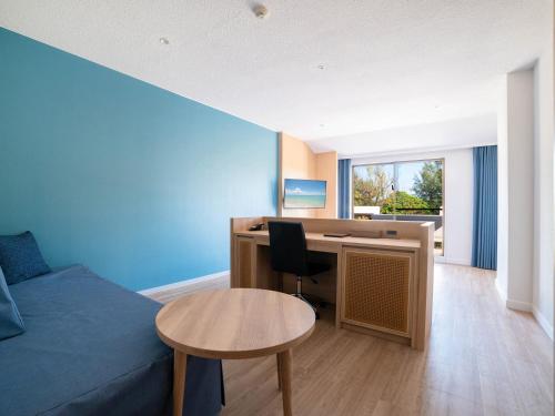 room detail thumbnail 1