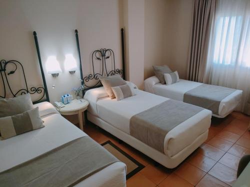 3 twin beds
