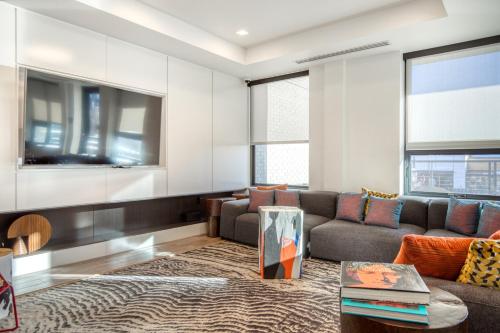 Congress Park 1BR w Gym Pool nr shops dining DEN-134