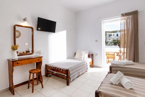 3 twin beds