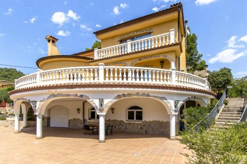 Catalunya Casas Spacious, Sublime Villa just 15km to Barcelona!
