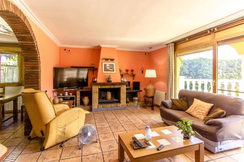 Catalunya Casas Spacious, Sublime Villa just 15km to Barcelona!