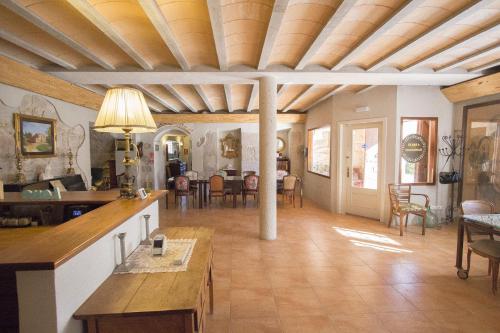 Közös társalgó / TV, Catalunya Casas Wow! Boutique hotel converted into a private villa! in Rubio