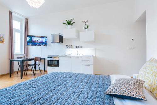 Bright Studios near Old Town & Excellent City Access by EasyBNB Premium, Прага (фото 4)