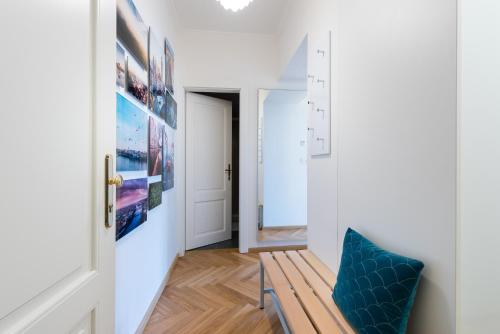 Bright Studios near Old Town & Excellent City Access by EasyBNB Premium, Прага (фото 11)
