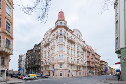 Bright Studios near Old Town & Excellent City Access by EasyBNB Premium 2