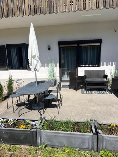 Stylische Gartenwohnung mit Bergblick in Feistritz ob Bleiburg