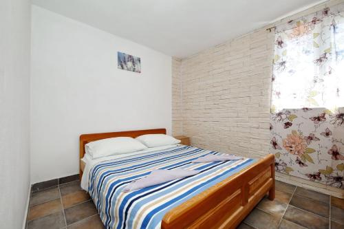 House Lovre, Tkon (fotografie 8)