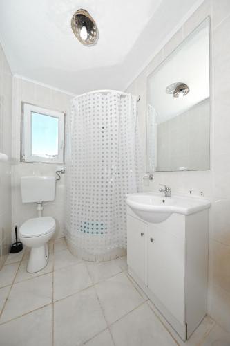 House Lovre, Tkon (fotografie 9)