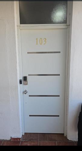 4 Bedroom 4 Bath & Laundry Room Apartment - image 2