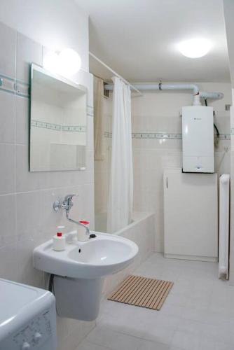 Dlouha Apartment 2BD - image 2
