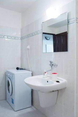 Dlouha Apartment 2BD - image 6
