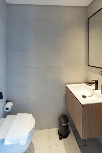 Allsopp & Allsopp - Full Burj Khalifa View 2-Bedroom Apartment in Marquise Square Business Bay - image 12