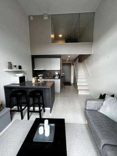 Cozy Penthouse Loft - Near The Airport