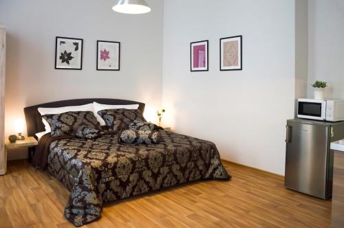 One-Bedroom Apartment image 7