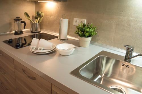 One-Bedroom Apartment image 9